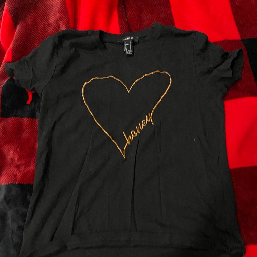 Short sleeved love shirt.